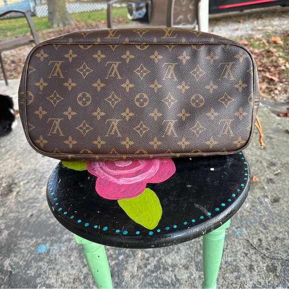 Authentic Louis Vuitton Neverfull MM Monogram Fuchsia - Picture 5 of 15